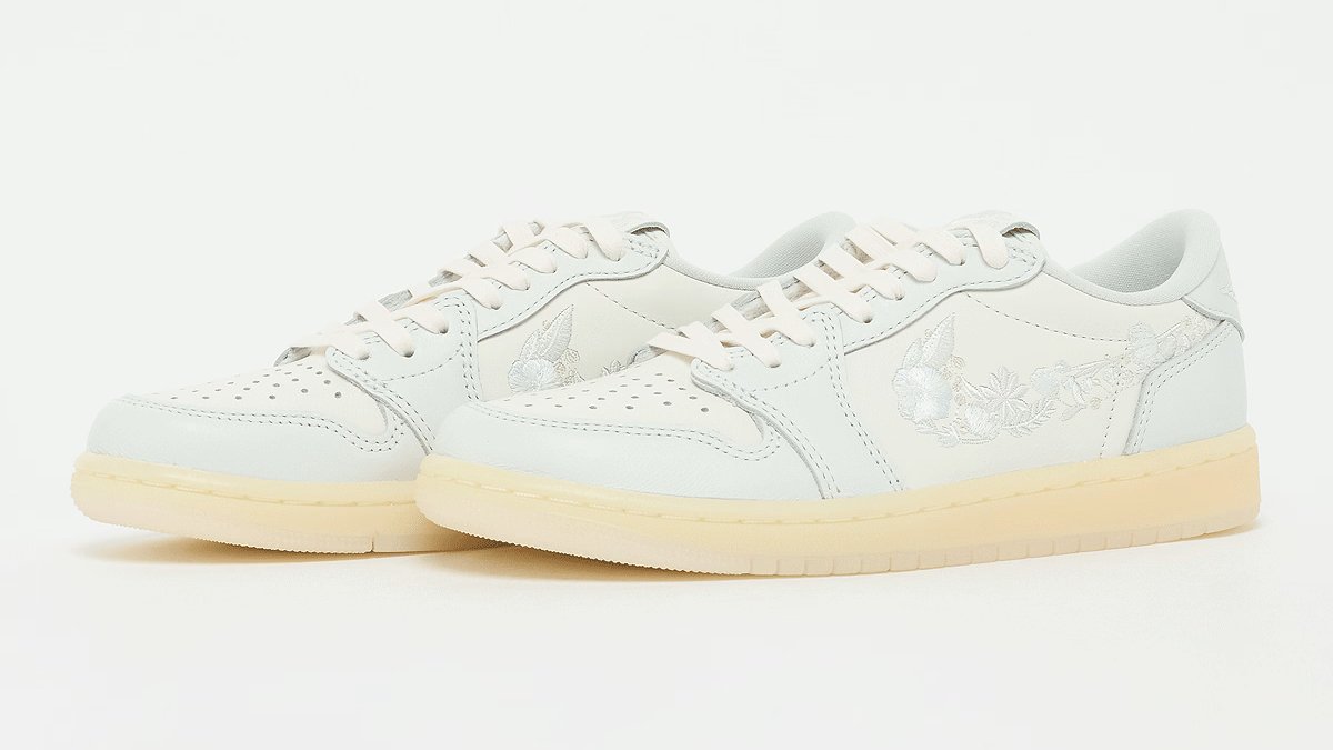 houseofheat's tweet photo. DETAILED LOOK: Air Jordan 1 Low OG “Sail” (Floral Swoosh) 💐

📅 March 18
💰 $165 https://t.co/pCBKWmGcEe