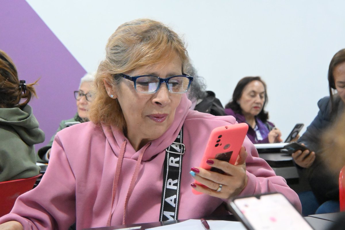 secredistmujer's tweet image. Hoy celebramos la reapertura del Centro de Inclusión Digital (CID) en la #CIOM de Chapinero 🏠✨, un espacio comunitario creado para reducir la brecha digital y garantizar que las mujeres puedan aprender y usar la tecnología para fortalecer su autonomía económica y personal.