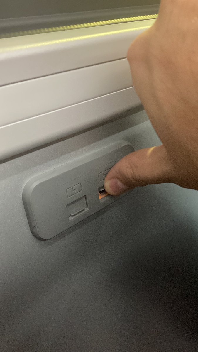 mvtransportate's tweet photo. Nuevas unidades a GNC de la empresa #Metropol para las #Linea65 y #Linea151. La distribución de asientos es diferente, son menos ruidosos, tienen USB en todos los asientos y camaritas por todos lados https://t.co/M4qSSacajY