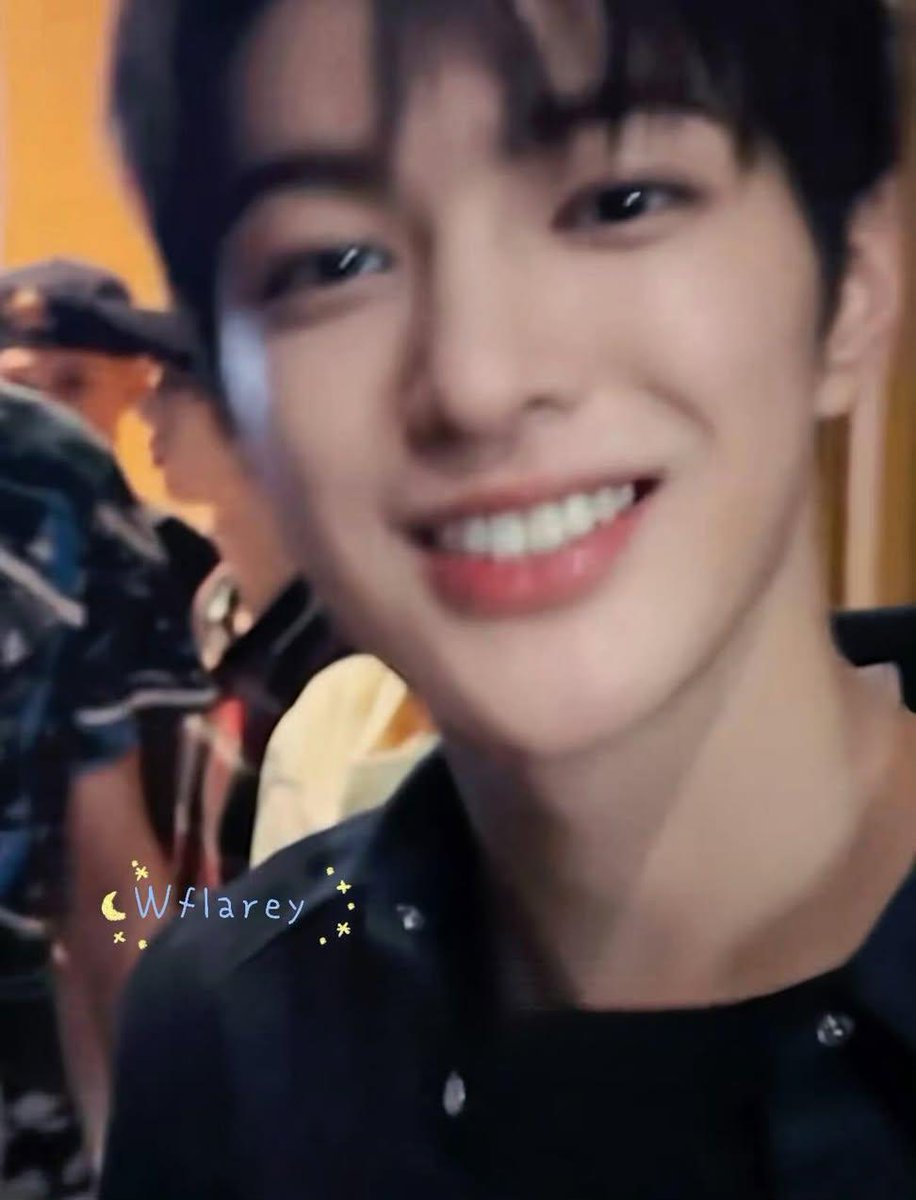 KEONHO VIETNAM BASE tweet media