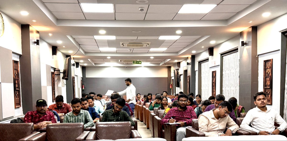 satyajitips88's tweet image. Spoke on the provisions of Prevention of Corruption Act at the State Vigilance Academy, Bhubaneswar to a group of newly appointed Assistant Agriculture Officers of state government. 
#PreventionOfCorruptionAct
#StateVigilanceAcademy
#AsstAgricultureOfficers