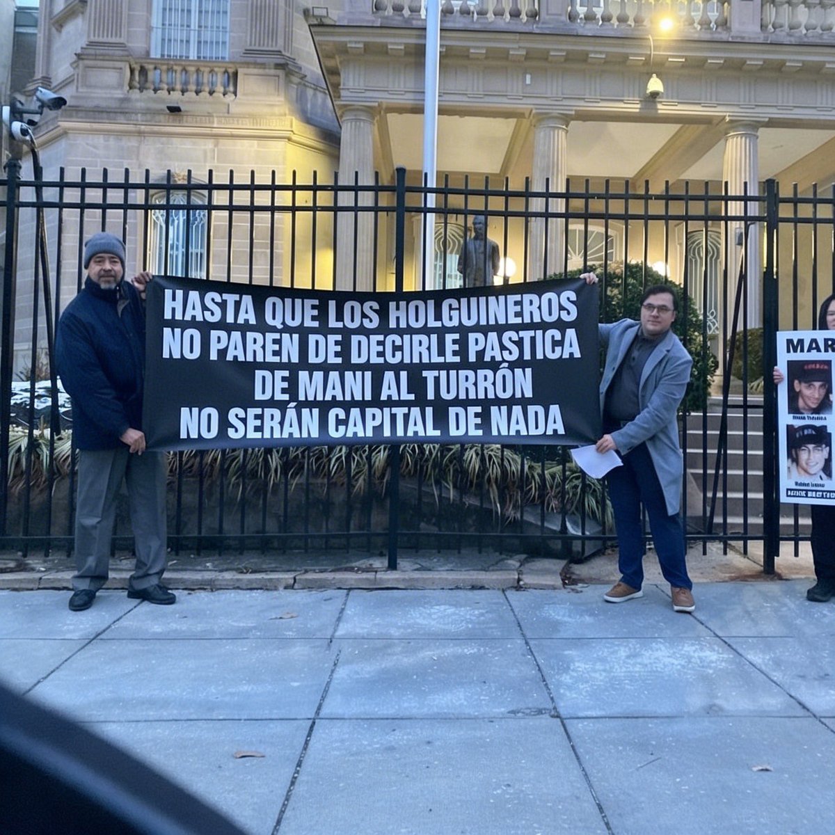 <a href="/LibertarianVlog/">LibertarianVlogs</a> Por favor bombardeen Holguín