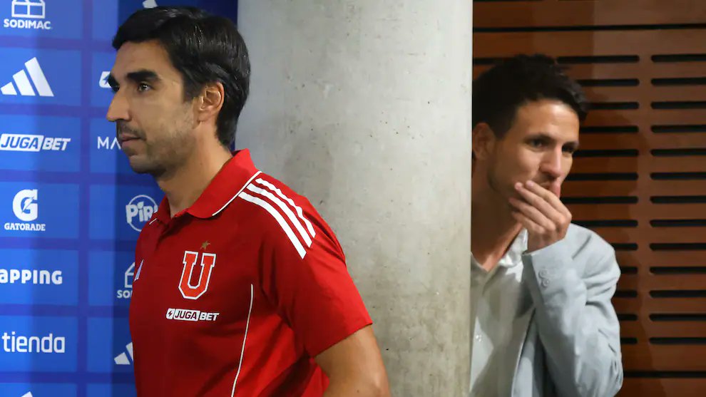 En la interna de la U explican que el acuerdo contempla cláusulas de salida anticipada, que permitirían terminar el vínculo sin la obligación de cancelar la totalidad de los sueldos correspondientes a los 2 restantes. 

ℹ️La Tercera