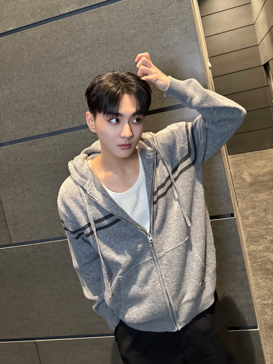 쩡이 위버스 왔다아..🥺🥺
너무 이뻐 엔진의 착둥이아기고양이🫳🏻🫳🏻