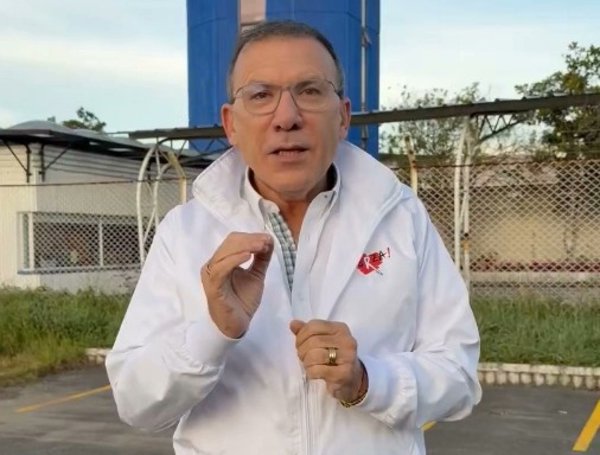 El candidato a la presidencia <a href="/RoyBarreras/">Roy Barreras</a> rechazó la agresión contra una mujer y, desde Puerto Gaitán, anunció que presentó denuncia formal para evitar impunidad. Afirmó que se necesitan garantías reales para las víctimas y una reforma a la justicia que proteja a las mujeres.