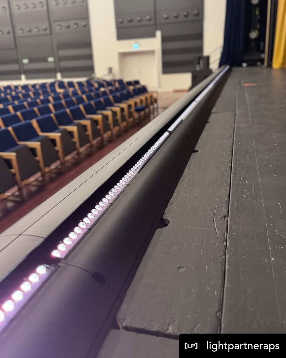 Robelighting's tweet photo. On stage with Profox ApS & the @Robelighting #FOOTSIE 2 luminaires supplied through Lightpartner on a #TheatricalTuesday.
#robelighting #lightpartneraps #profoxaps #theatricallighting #theatricaldesign https://t.co/KpQ2BgKkXw