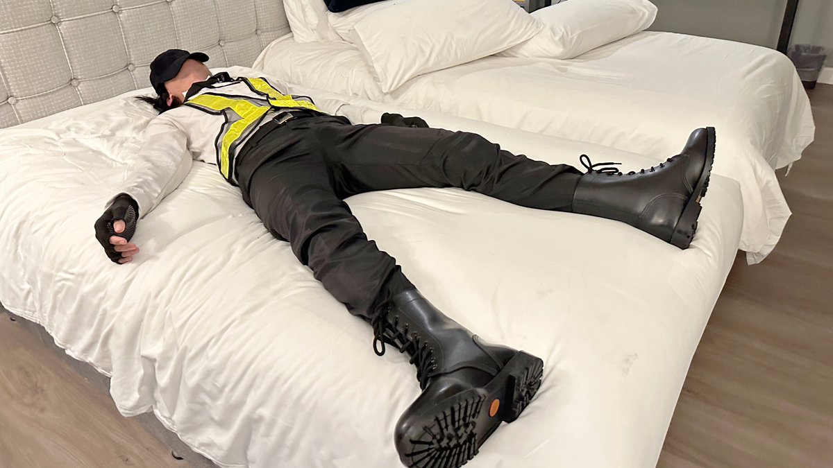 dof2983's tweet photo. Late at night, the walkie-talkie blared:  
“Security, Room 644—urgent, fight in progress!”
.
The young guard rushed in.  
A necktie was already strangling him—eyes bulging, legs jerking twice.  
.
The lifeless body became just another plaything  
in the dark of that room. https://t.co/uoEztsiX9k