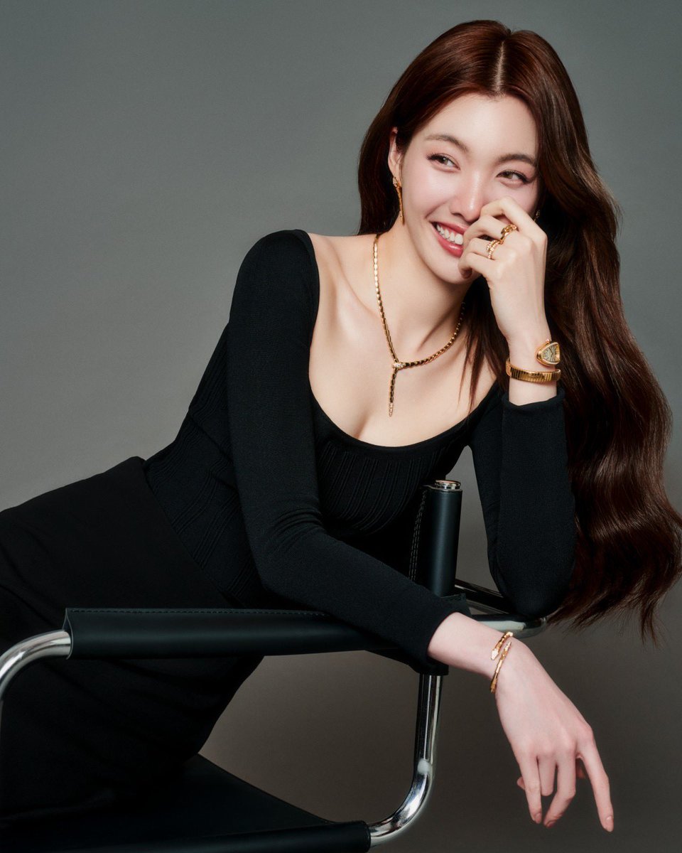 บุลการีต้อนรับ ออม-กรณ์นภัส ในฐานะ Friend of the House ประเทศไทย

ORM FRIEND OF BVLGARI
#CelebrateOrmWithBVLGARI #OrmKornnaphat

 บุลการี (BVLGARI) ช่างอัญมณีแห่งโรมันต้อนรับ ออม - กรณ์นภัส เศรษฐรัตนพงศ์ นักร้องและนักแสดงมากความสามารถ ในฐานะ Friend of the House บุลการี ประเทศไทย