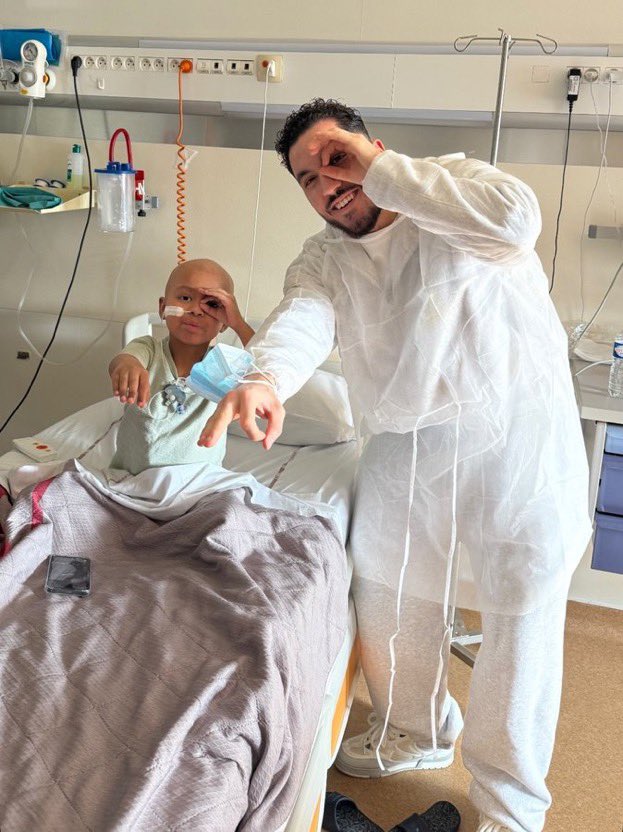 🚨🆕 Rayan Cherki a passé du temps au Centre Léon Bérard aujourd'hui, un hôpital de soins et de recherche sur le cancer à Lyon. 🩵🏥