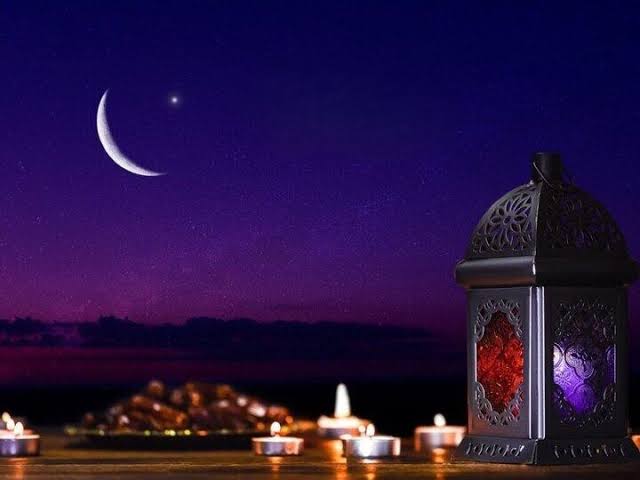 خیلی کمبودها تو این جشن رمضانی با تغییر نگاه جبران می‌شن؛ همون زندگی معمولی یهو پرمعنا می‌شه. زاویه دید عوض شه، همه‌چیز جشن می‌گیره.#جشن_رمضان
#مانگی_رمضان