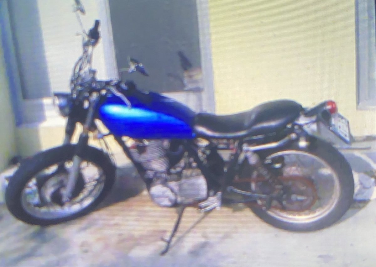 イベント終わりから猛烈な風邪を引き5日間引き篭もり、週末に同級生と名護の夜をバカ遊びして復活！
ウチコネキーホルダーはお仕事iPadに🦁
電気工事士の免状が届いたから晴れて電気工事ができる！
同級生のガラケーからおれが高1ではじめて10万円で買ったSRの写真を発掘。
美味しいもの尽くしの日々。