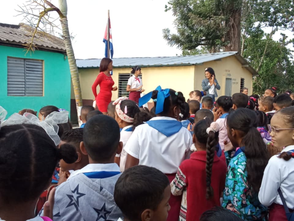 En nuestra Institución Educativa educandos y docentes recuerdan la efeméride del 24 de febrero de 1895 con un matutino especial. #CubaViveEnSuHistoria.#Palma Soriano