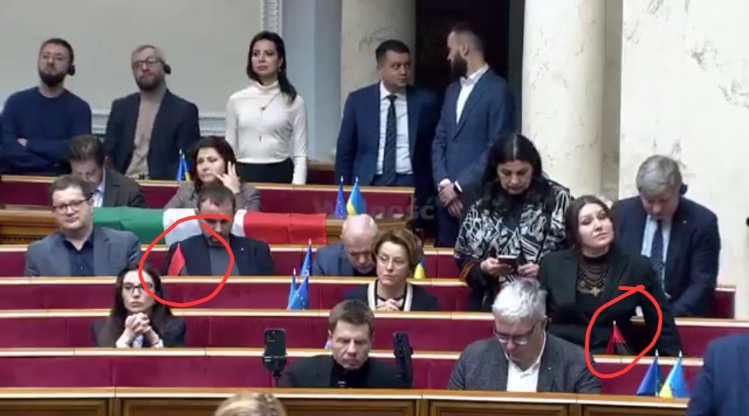 Czarzasty: "sława Ukrainie", a na sali banderowskie flagi 🫣.

Ale na Ukrainie muszą mieć bekę z Polski, że jesteśmy tak tępym i bez honoru narodem, skoro mamy "takie" przedtawicielstwo w nie-rządzie.