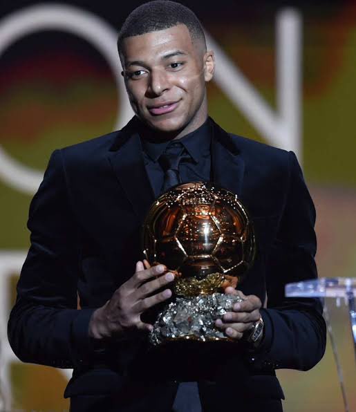 (fan) Trunks tweet media