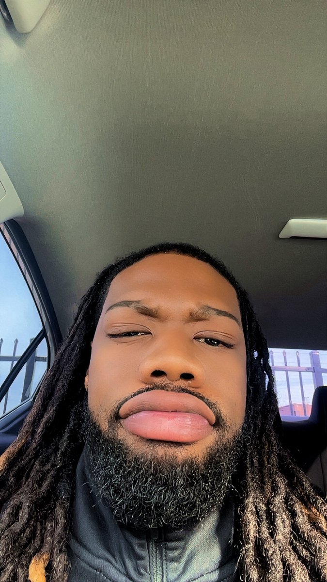 MAJORLippss tweet media