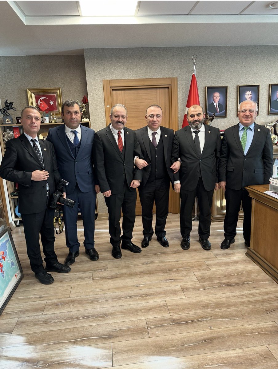 Sarsılmaz dostluklarımız var bizim.Menfaatsiz karşılık beklemeden yıllarca Milletin huzuru Vatanın bölünmez bütünlüğü için birlikte mücadele ettiğimiz yiğit Dostlarımız var.
  Binlerce Kahramanın hayatına el atmış #UzmanÇavuş’ların ve Kamu yararına derneğimizin hamisi <a href="/UlviYonter/">Dr.İzzet Ulvi YÖNTER</a>