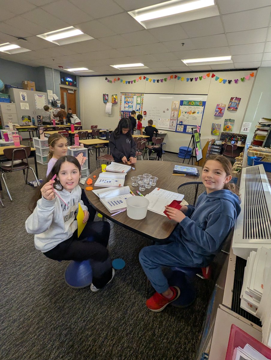 Mrs. Holm tweet media