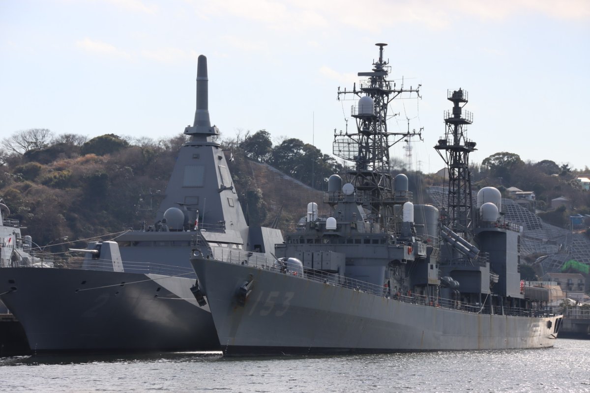 mori_m's tweet photo. 3連休は艦船をみてきた。
やっぱ空母はでっけぇな。 https://t.co/vjhIzgTPzy