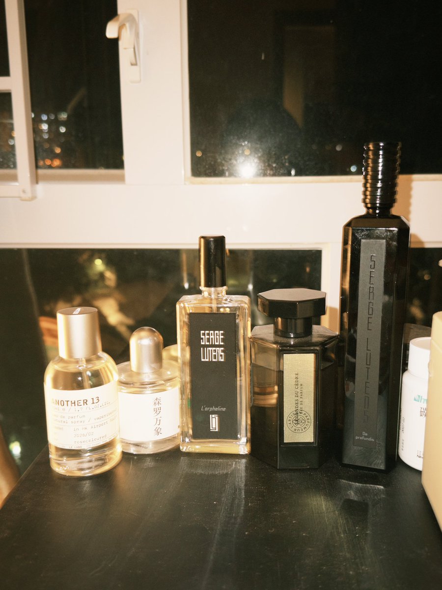 她在時間門外 tweet media