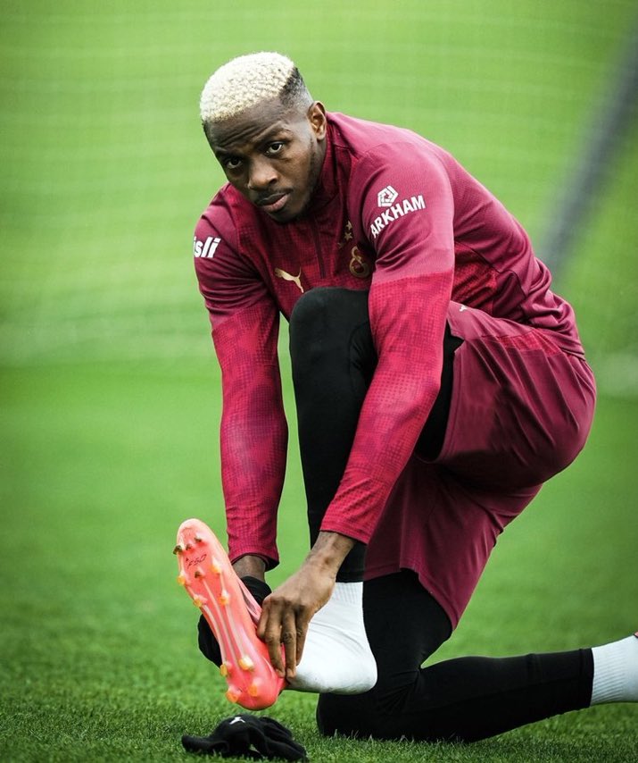 Victor Osimhen, Juventus maçına iğne tedavisi ile çıkabilir. Sağlık ekibinin yapacağı değerlendirmeden sonra belli olacak. (Haluk Yürekli)