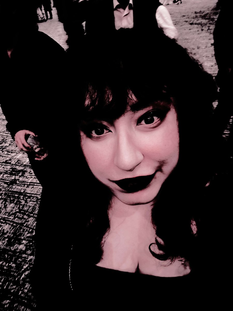 ⫘⫘⫘⫘⫘ How tf am I supposed to act then lol ⫘⫘⫘⫘⫘ 

-`♡´- In light of Bangchan finally telling everyone to fuck off and live their own lives...

#SSD #stayselcaday #hyunjin #hwanghyunjin #황현진 #straykids #스트레이키즈