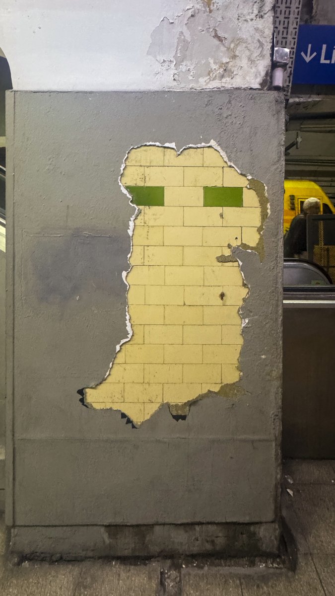 Me encontré con una perfecta demostración de los espantos que hacen con las estaciones de subte. Se imaginan recuperar lo que hay por debajo?