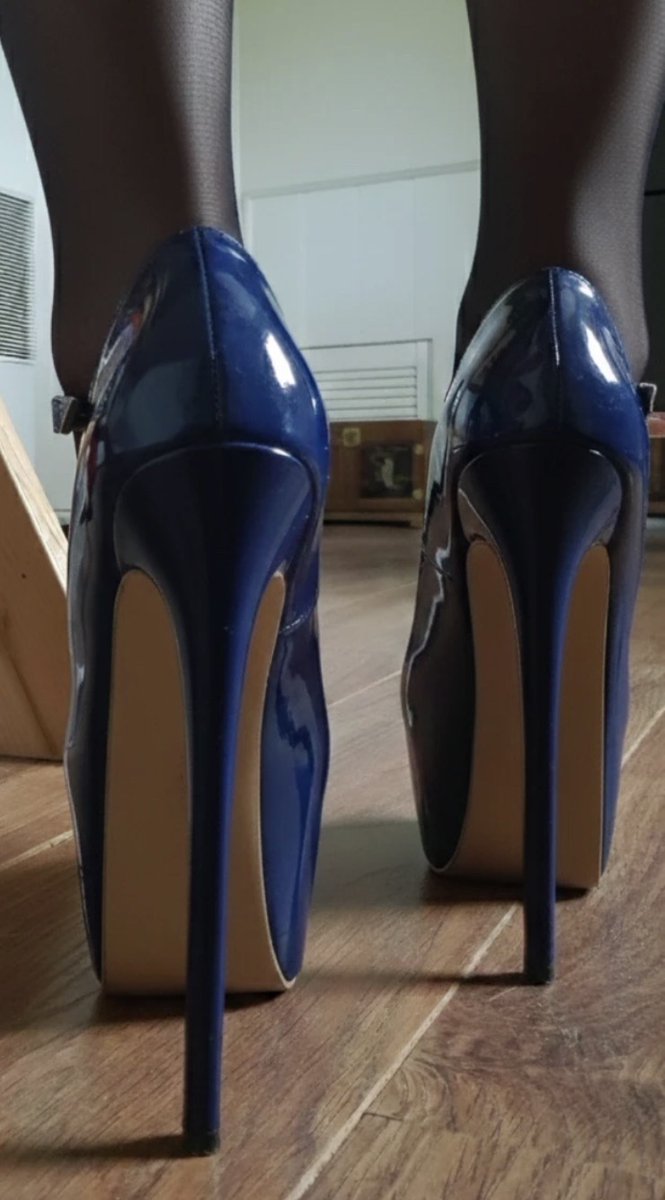 HighonHeels2's tweet image. A or B?
These heels are absolutely breathtaking! ✨ Love this #Closeup. What do you guys think? Let me know in the replies! 👠
#HighHeels #ShoeAddict #HeelsOfTheDay