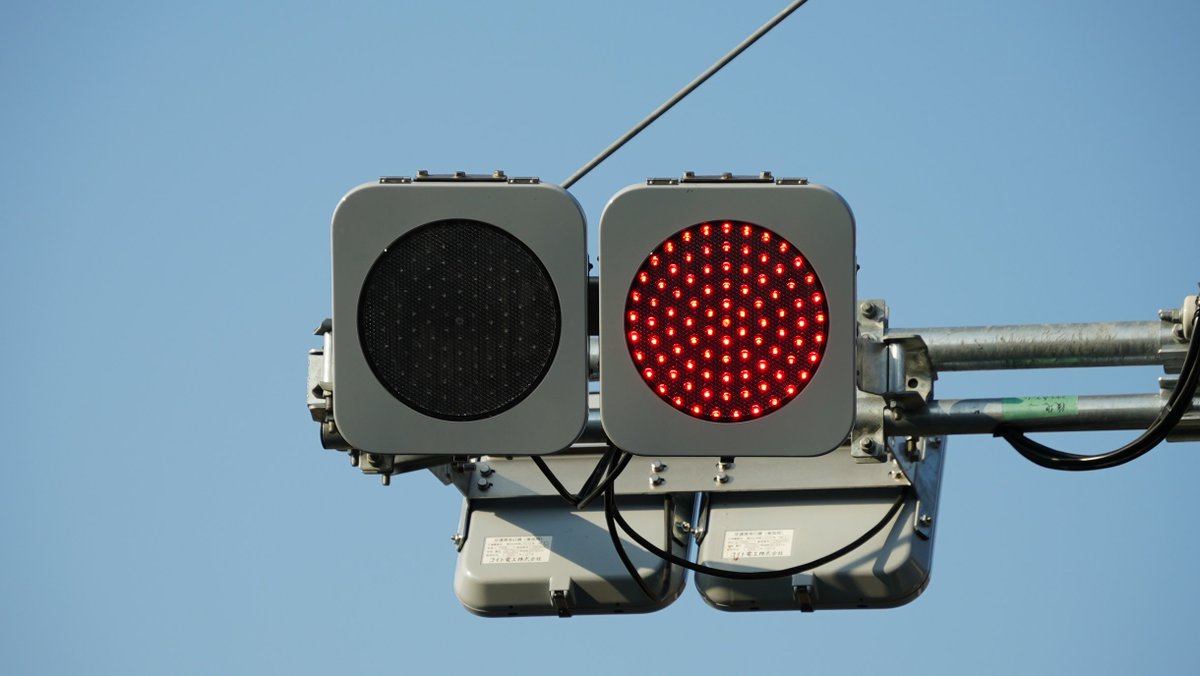 薄型(「ヘンな信号機」「信号機の世界」発売中) (@LED60590495