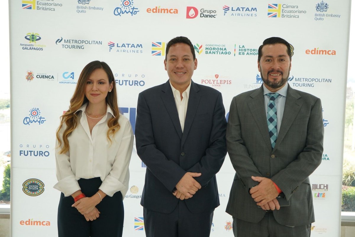 Aeropuerto_CUE's tweet photo. ¡Cuenca presente en el Foro de Turismo Responsable en Quito! 🇪🇨✨

El Alcalde de Cuenca, @czamoramatute, en conjunto con CORPAC y @CuencaTurismoEC, participan en el Centro de Convenciones Metropolitano para la promoción de la nueva ruta aérea Cuenca-Galápagos.
@MunicipioCuenca https://t.co/zudUdWgNGv