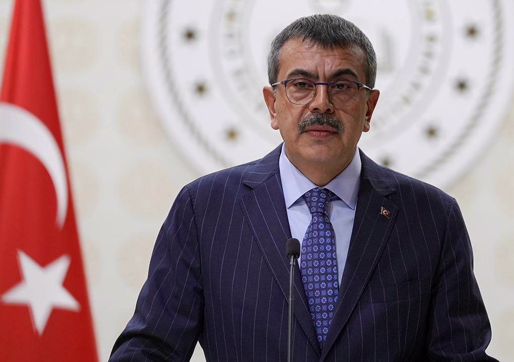 trhaber_com's tweet photo. Milli Eğitim Bakanı Yusuf Tekin: 

▪️Bunların dertleri tamamen İslam’la alakalı. 

▪️Gericilikten kastettikleri şey tamamen bu. 

▪️Noel ağacıyla ilgili bugüne kadar laiklik elden gidiyor tartışmasına girmedik.