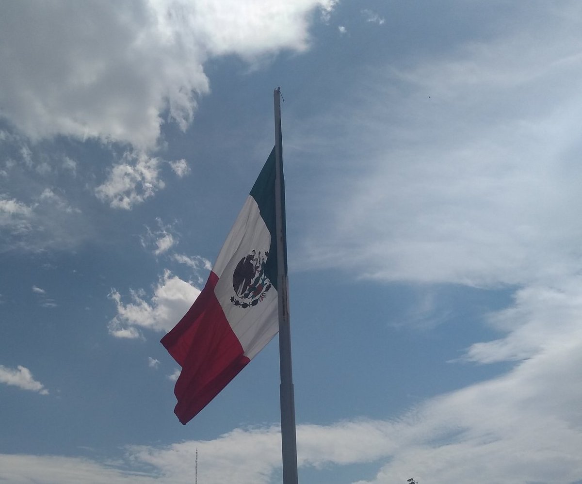 ElZacatecanoRA's tweet photo. #DíaDeLaBandera
#24DeFebrero
#México
#ElZacatecanoRAOficial https://t.co/YWTwYncnsJ