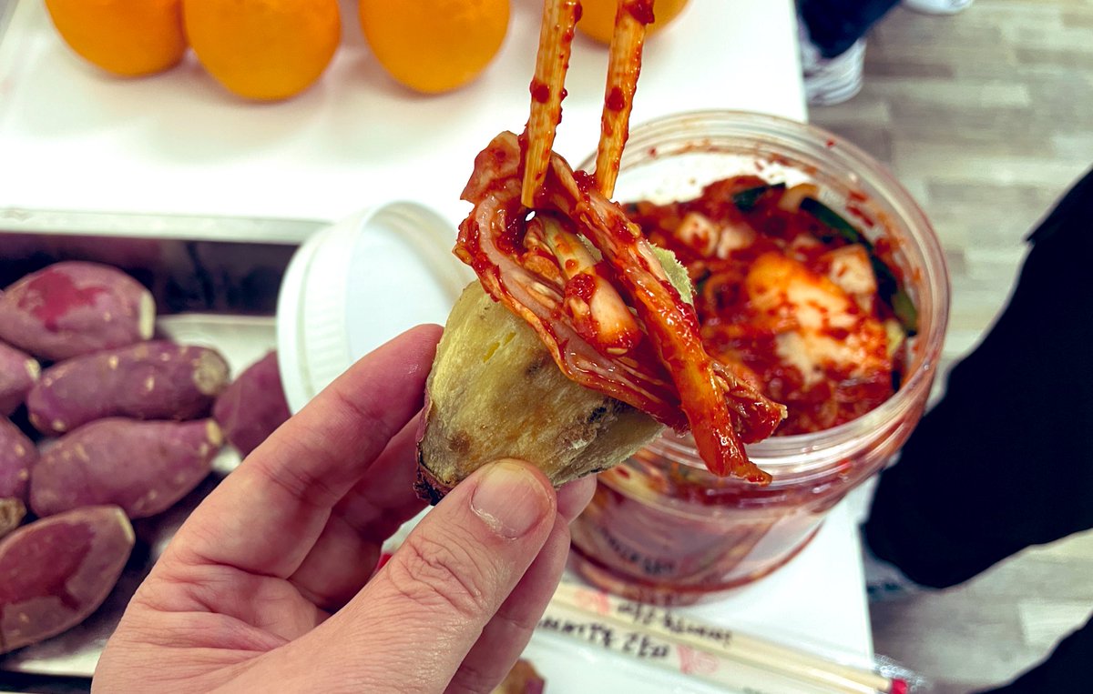 숙성 잘 된 삼겹살. 꾸덕하고 뜨거운 해물 크림 파스타. 마라탕. 숙성회. 맛있는 오뎅이 들어간 떡볶이. 걸쭉한 고추장 찌개, 경신반점 11시 오픈런 짬뽕까지만 먹고 이젠 받안놓은  다이어트 약 먹어야겠다. 살이 다시 쪄오르고 있다!! 무릎을 위해서라도…😭