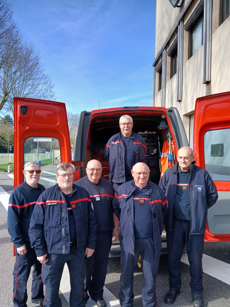 Pompiers17 tweet media