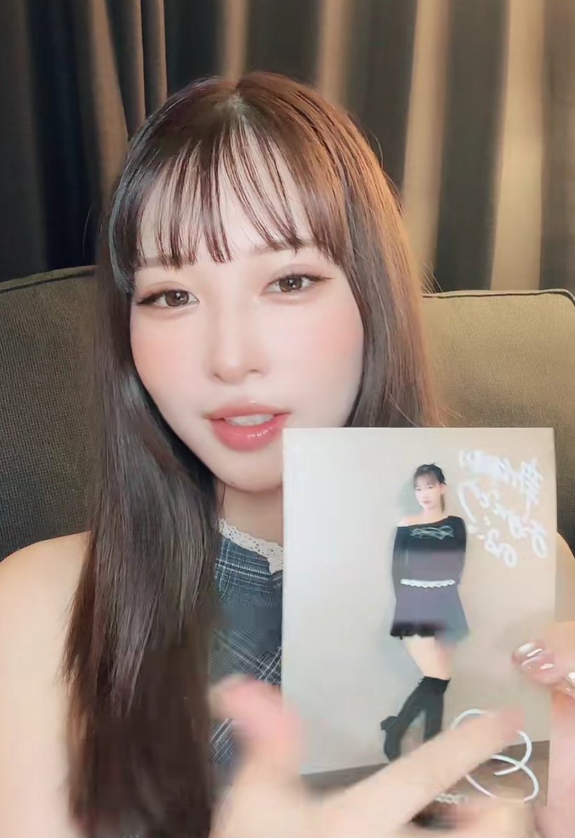 《妄想絵日記》
２月25日　今日は夕刊紙の日ということで
「『私、新聞は読まないけど新聞には載りたいんだよね🤔《きみとバンド、武道館公演決定！》という見出しでいつか載りたいなぁ😊』と真依様が言ったから２月25日は《それは夕刊紙よりスポーツ紙ネタ😅記念日》」

#一日一真依様
#大野真依