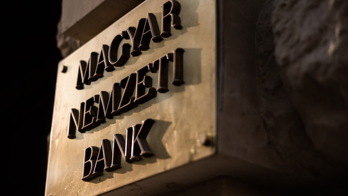 #Macaristan 
Macaristan 🇭🇺 Merkez Bankası (MNB), 1,5 yılın ardından politika faizini 25 baz puan düşürerek yüzde 6,50'dan yüzde 6,25'e indirdi.