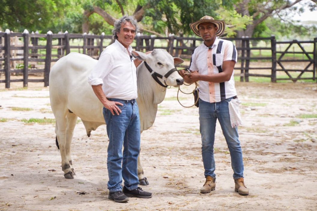 Hoy conversé en Valledupar con ganaderos y agricultores, y todos coinciden en lo mismo: la inseguridad está fuera de control y se está tomando los territorios.

En el Cesar están sufriendo el abigeato, la extorsión y el secuestro. A partir del 7 de agosto, con el Plan Guardián,