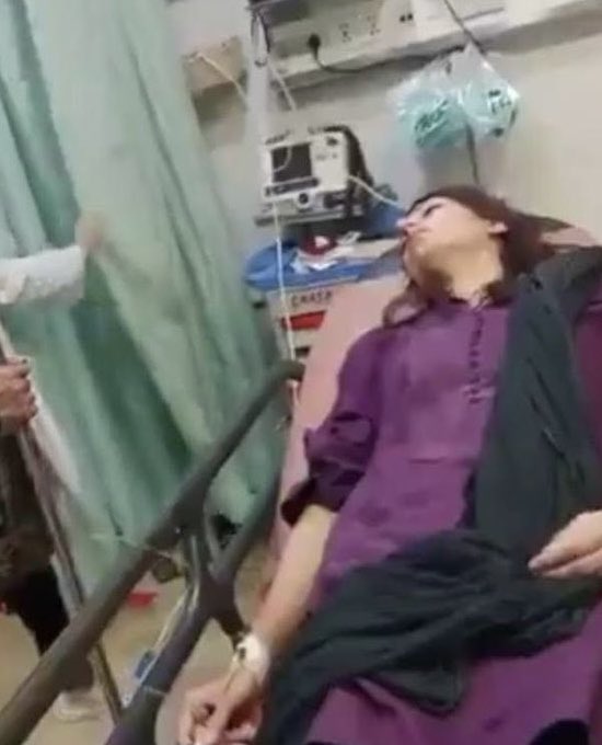 سب Sadaf Abbasi  کے لیے دعا کریں، اللہ تعالیٰ انہیں صحت عطا فرمائے۔ یقیناً صدف ایک بہادر خاتون ہیں جو ہمیشہ سب سے پہلے اڈیالہ جیل پہنچتی ہیں🤲🏻