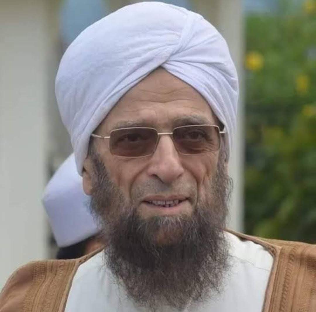 ⚘️رحيل أحد العاكفين الكبار في محراب العلم..
العلامة الفقيه الأصولي الأستاذ الشيخ محمد حسن هيتو عن عمر ناهز (٨٥) عاماً، رحمه الله وجعل قبره روضة من رياض الجنة، وعوض المسلمين خسارة رحيله.
وهو من أقران شيوخنا: الأستاذ الشيخ زهير الناصر، والفقيه الأستاذ الشيخ هاشم جميل حفظهما الله.