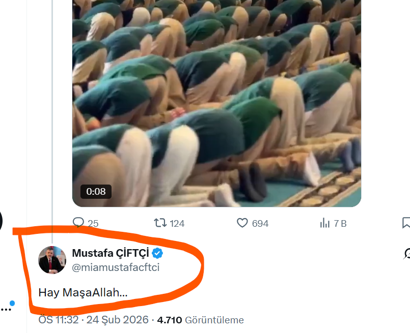 🔴 Elhamdülillah, Namaz Kılan öğrenciler ile ilgili bir paylaşıma, ''Hay MaşAllah'' diye yorum yapan bir içişleri bakanımız var..

Sevmeyelim, sahip çıkmayalım da taş'a mı dönelim?