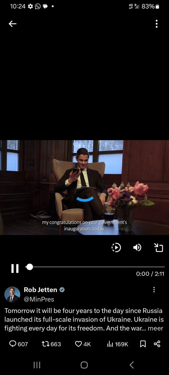 2 verschillende achtergronden door het raam…..(zie de screenshots) 

Zeg Robje Jetten, op je eerste dag een clownshow neerzetten is natuurlijk verre van premierwaardig !!

De misleiding naar het Nederlandse volk en de support van een clown naar een corrupte clown met een AI