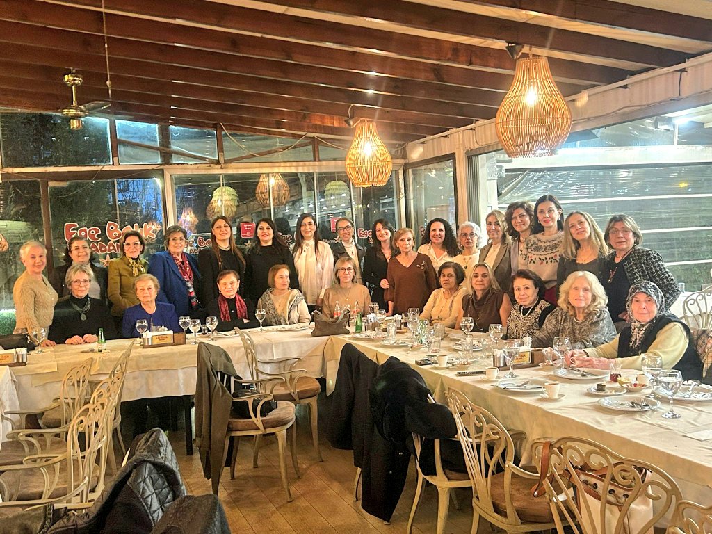 ilknrm's tweet photo. Bugün güzel ve anlamlı bir iftar yemeği akşamıydı benim için❤️
Türk Üniversiteli Kadınlar Derneğinin #TUKD yeni üyesi olarak iftar yemeği programnda rozetim takıldı.
Böylesi anlamlı ve güçlü bir dernekte üç kız kardeş olarak bulunmak ayrıca bir mutluluk ve gurur kaynağı olmuştur. https://t.co/TC6X1HnaJr