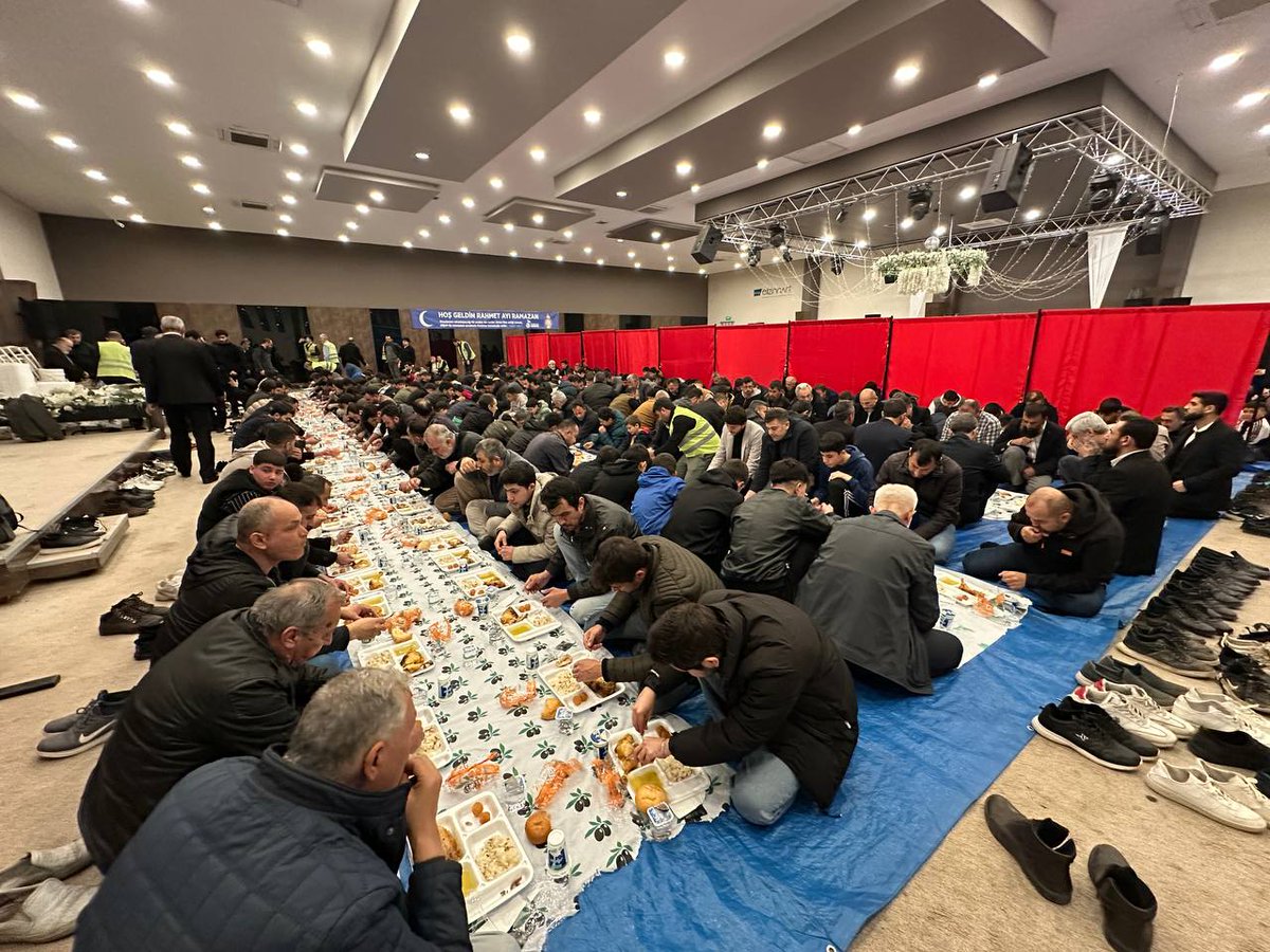 alparslankuytul's tweet photo. 7 Ramazan 1447 🌙

Alparslan Kuytul Hocaefendi Osmaniye'de; 

• Talebeleri ve sevenleriyle iftar yaptı.
• Birlikte akşam namazını eda ettiler.

#RamazanRuhunuYaşat https://t.co/oqoNtb9GID