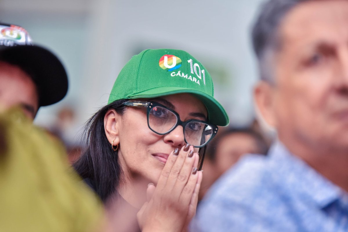 Desde el corazón de Valledupar nació un respaldo distinto: los amigos Juanma y Emma, y nuestra familia, se unieron con convicción, afecto y visión política, recordándome que la verdadera fuerza también se construye desde el cariño. Me sentí feliz y orgulloso de lo que hemos