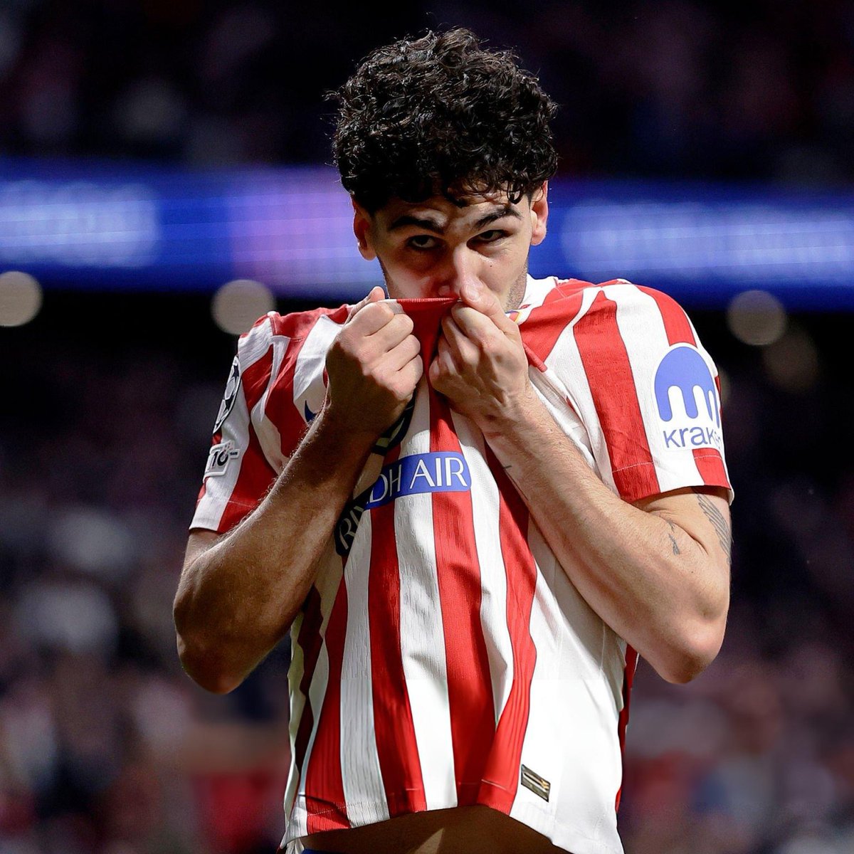 En cuanto esté tío ha tenido un mínimo respiro con las lesiones y ha podido coger algo de ritmo competitivo ha demostrado que es más que válido para elevar el nivel de este equipo. 
Y aún quedan un par de marchas para ver al mejor Johnny. 
Siempre en su barco ♥️🤍