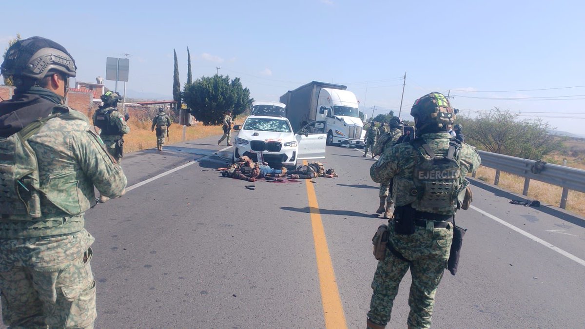 #BREAKING 

En el ajedrez político el abatimiento del mencho solo obedece a una cosa , la presión externa de 🇺🇸 quien a su vez tendrá que devolver el favor a su mejor socio 🇲🇽 y entregar a <a href="/fgcabezadevaca/">Fco. Cabeza de Vaca</a> que sea sometido a la justicia mexicana. 

<a href="/Claudiashein/">Claudia Sheinbaum Pardo</a> jugó al ajedrez
