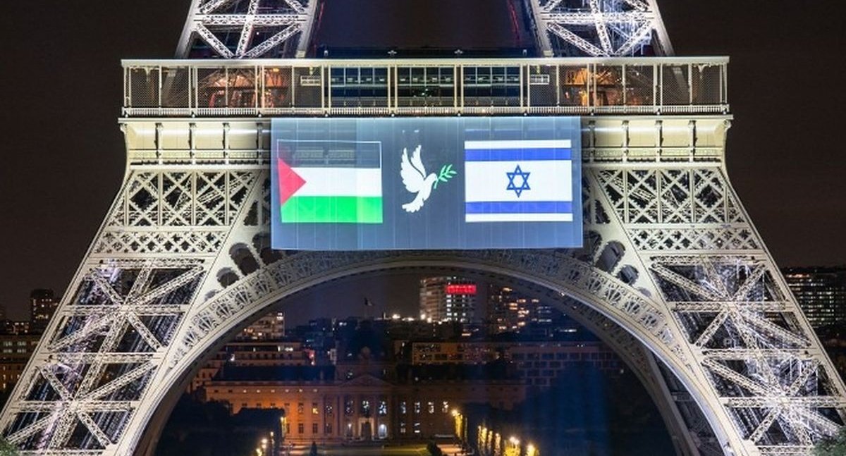 Ne pas oublier de mettre le drapeau de la Russie à côté car c'est "juste un conflit entre deux états" 🥸