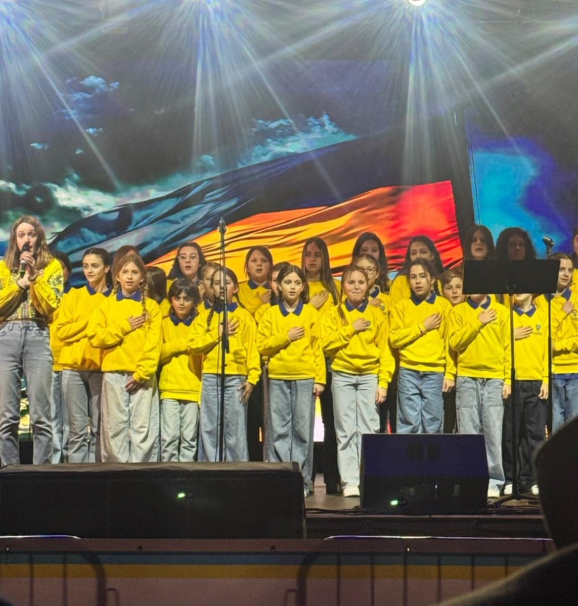 Laura Popescu tweet media