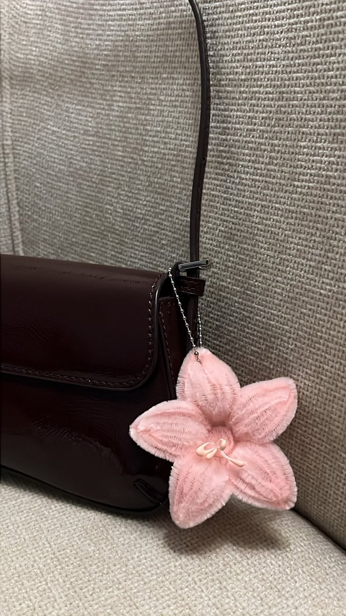 فــيلار tweet media