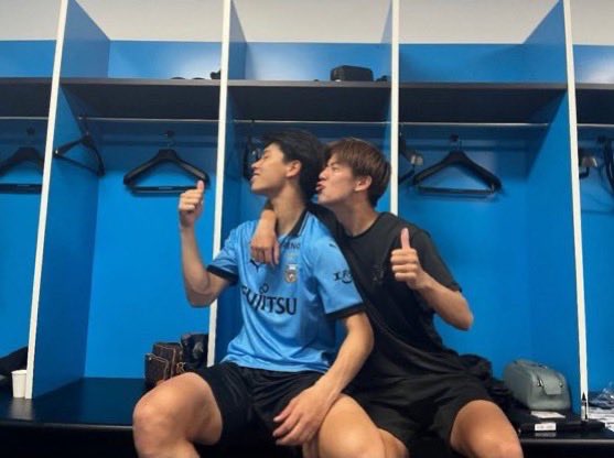 あおし tweet media