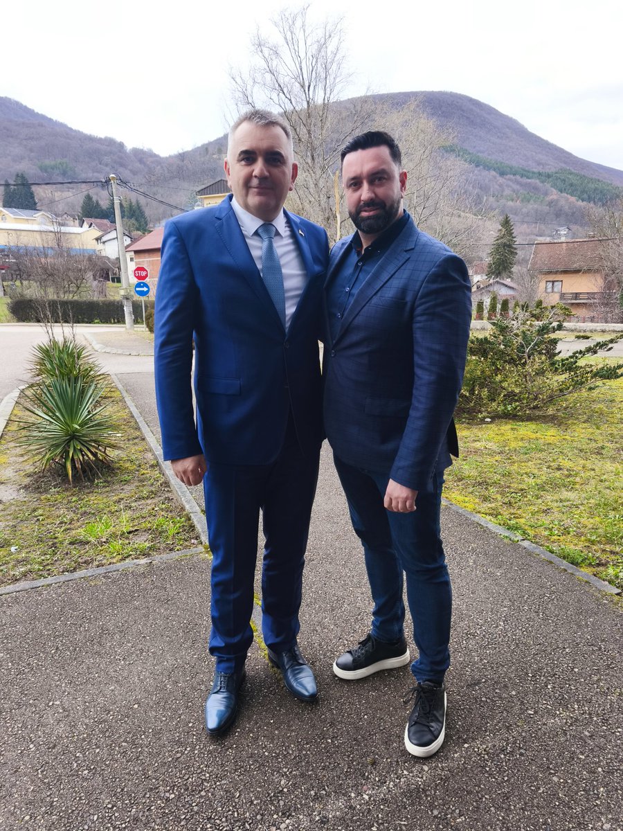 dvrtunic's tweet photo. Са Премијером у Рибнику... 🙂 https://t.co/n4xUR6q4ag
